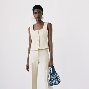 Square neck vest